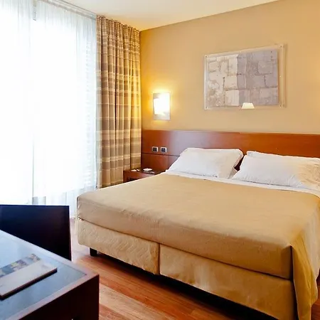 Rossini Al Teatro 4* إمبيريا