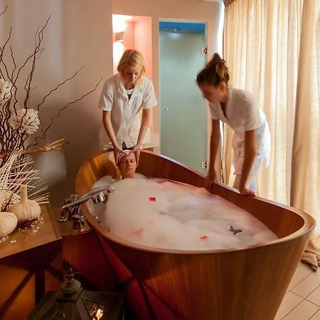 Rossini Al Teatro 4* إمبيريا