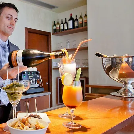 Rossini Al Teatro 4* إمبيريا