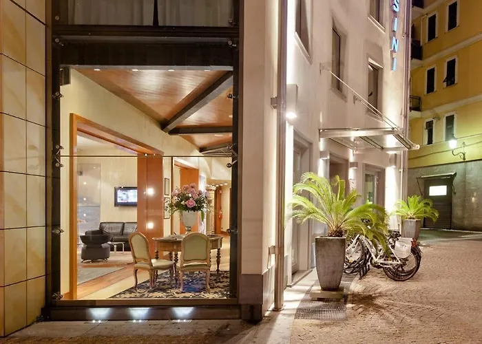 Rossini Al Teatro Отель Империя